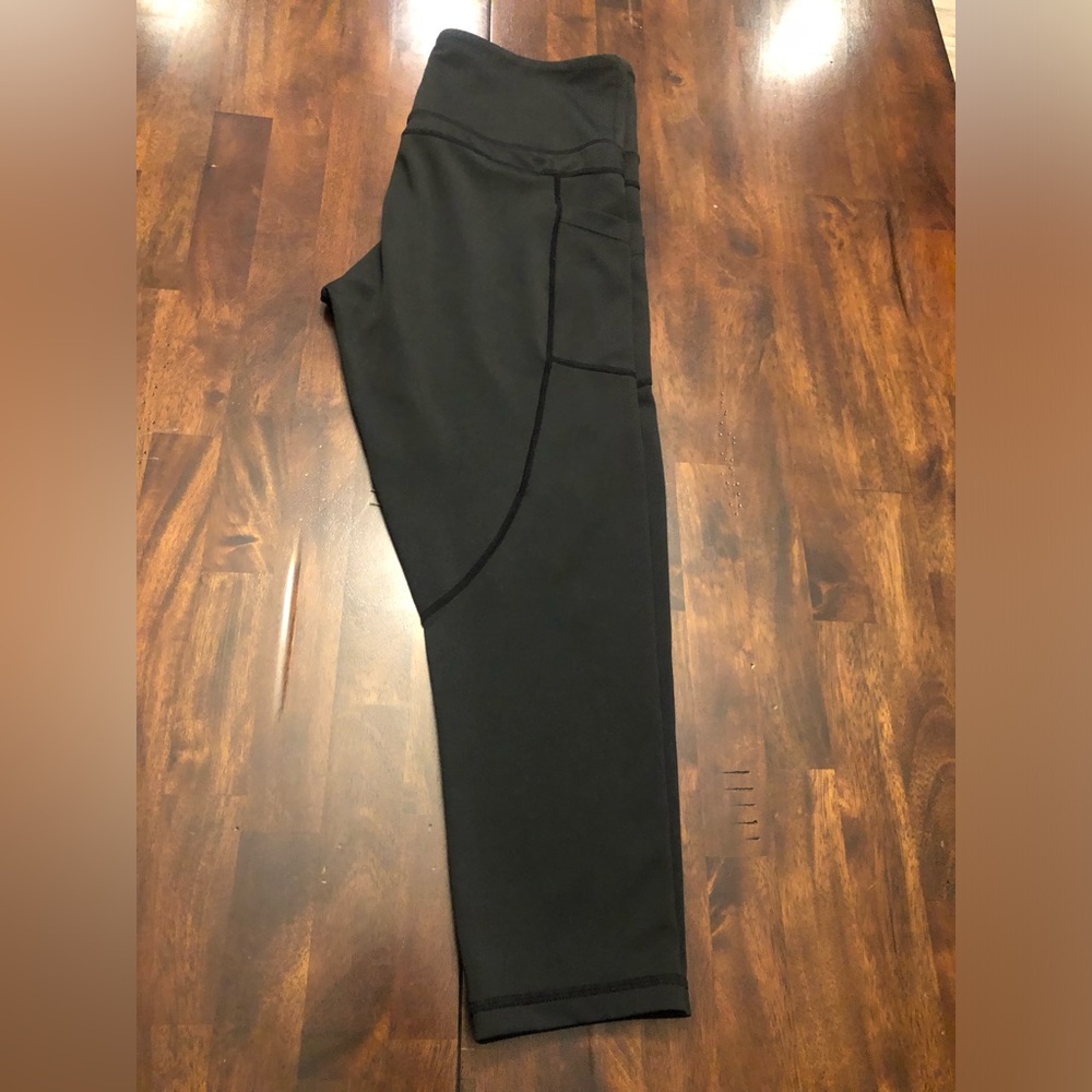 Zyia light n tight Capris